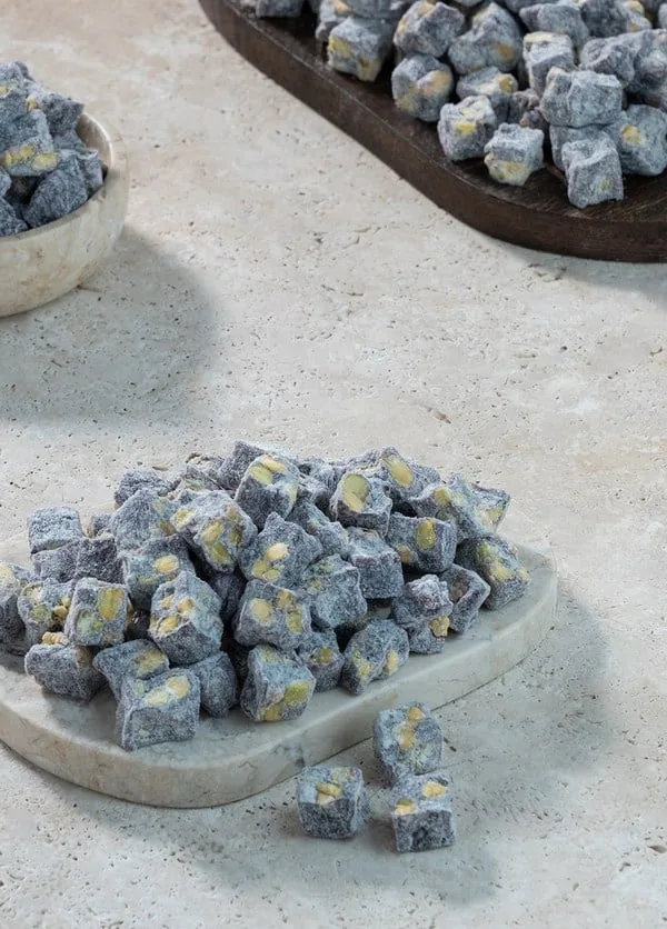 Çifte Kavrulmuş Antep Fıstıklı Karadut Aromalı Kuş Lokum